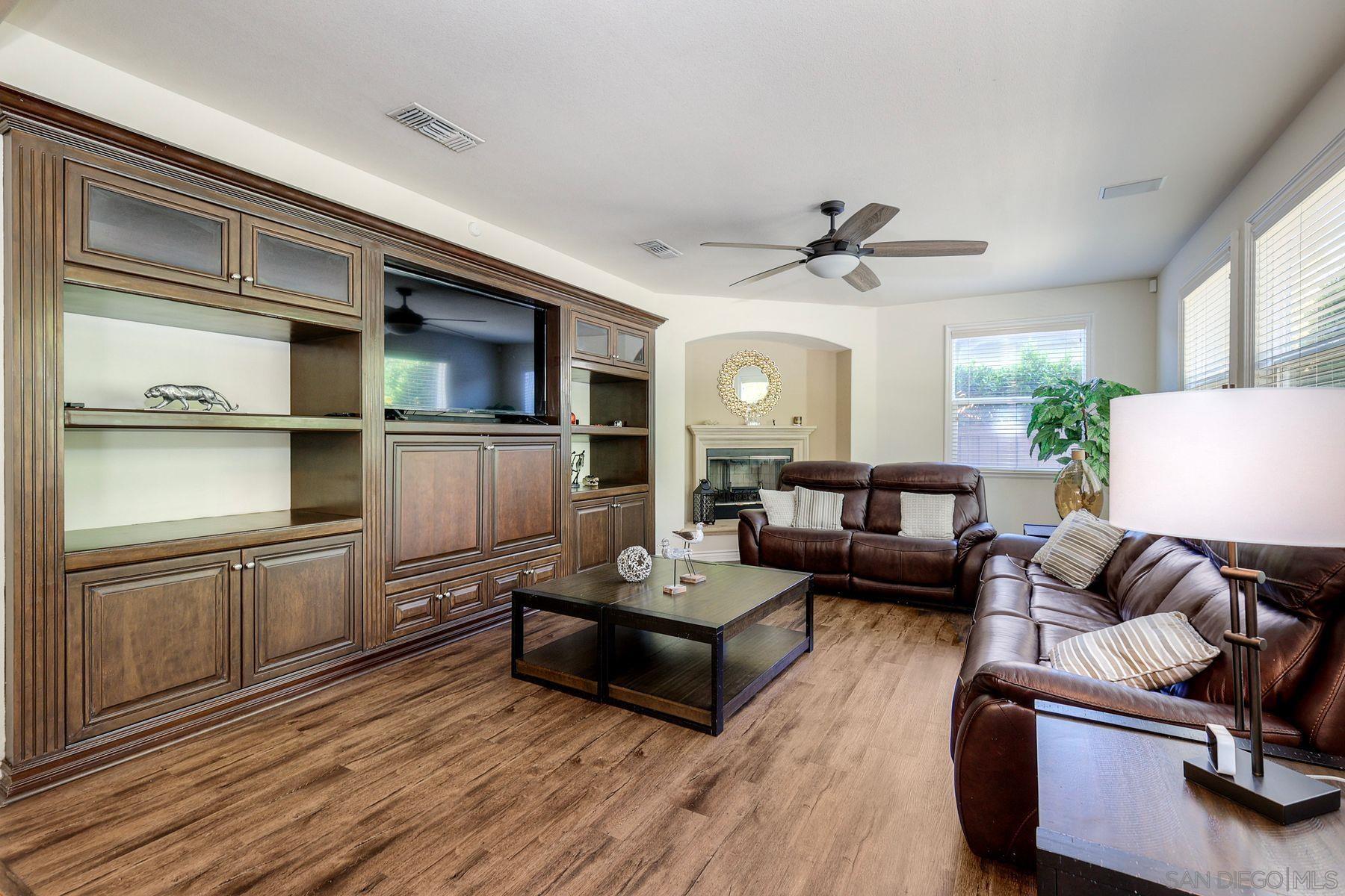 Detail Gallery Image 16 of 40 For 993  Hawthorne Creek Dr, Chula Vista,  CA 91914 - 6 Beds | 5 Baths