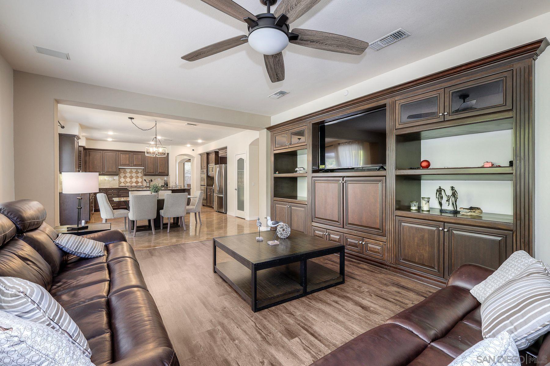 Detail Gallery Image 17 of 40 For 993  Hawthorne Creek Dr, Chula Vista,  CA 91914 - 6 Beds | 5 Baths