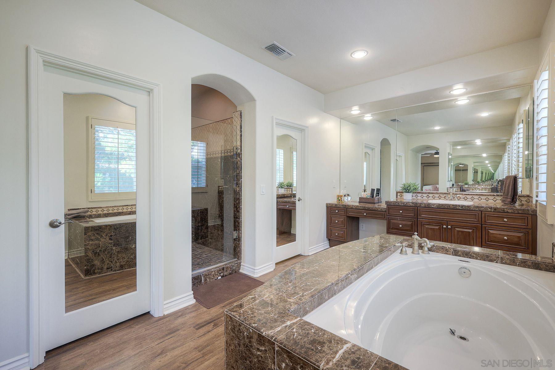 Detail Gallery Image 27 of 40 For 993  Hawthorne Creek Dr, Chula Vista,  CA 91914 - 6 Beds | 5 Baths