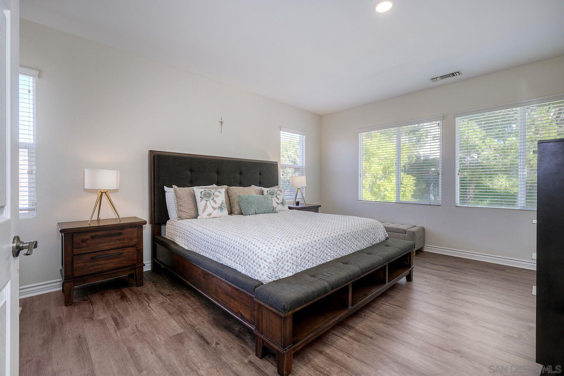 Detail Gallery Image 33 of 40 For 993  Hawthorne Creek Dr, Chula Vista,  CA 91914 - 6 Beds | 5 Baths