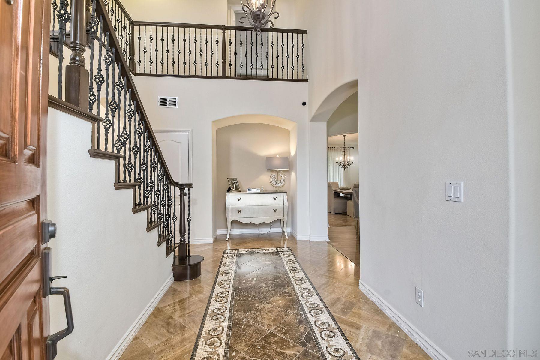 Detail Gallery Image 5 of 40 For 993  Hawthorne Creek Dr, Chula Vista,  CA 91914 - 6 Beds | 5 Baths