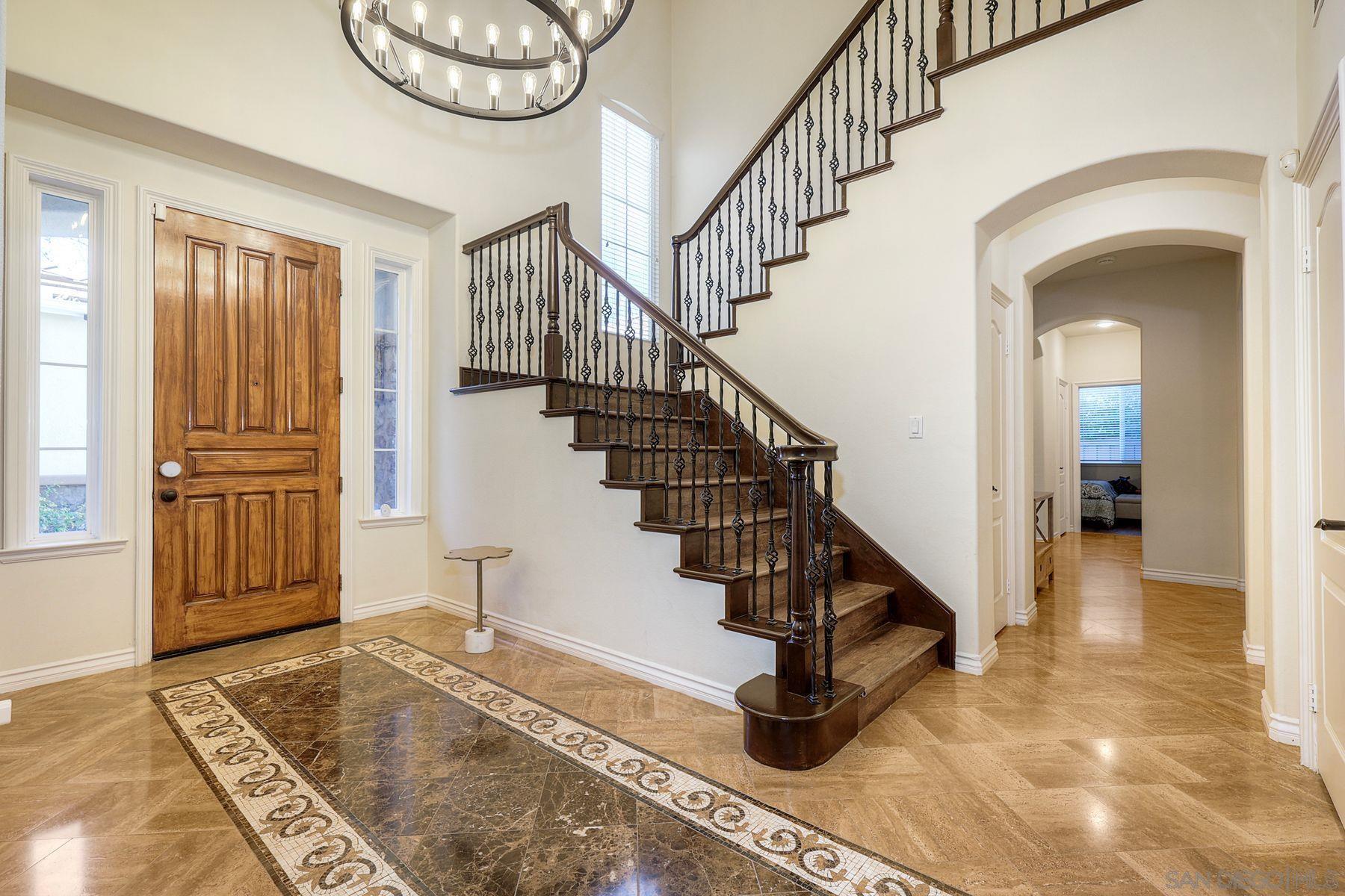 Detail Gallery Image 5 of 40 For 993  Hawthorne Creek Dr, Chula Vista,  CA 91914 - 6 Beds | 5 Baths