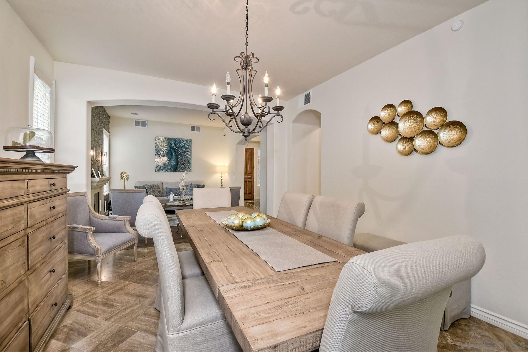 Detail Gallery Image 9 of 40 For 993  Hawthorne Creek Dr, Chula Vista,  CA 91914 - 6 Beds | 5 Baths