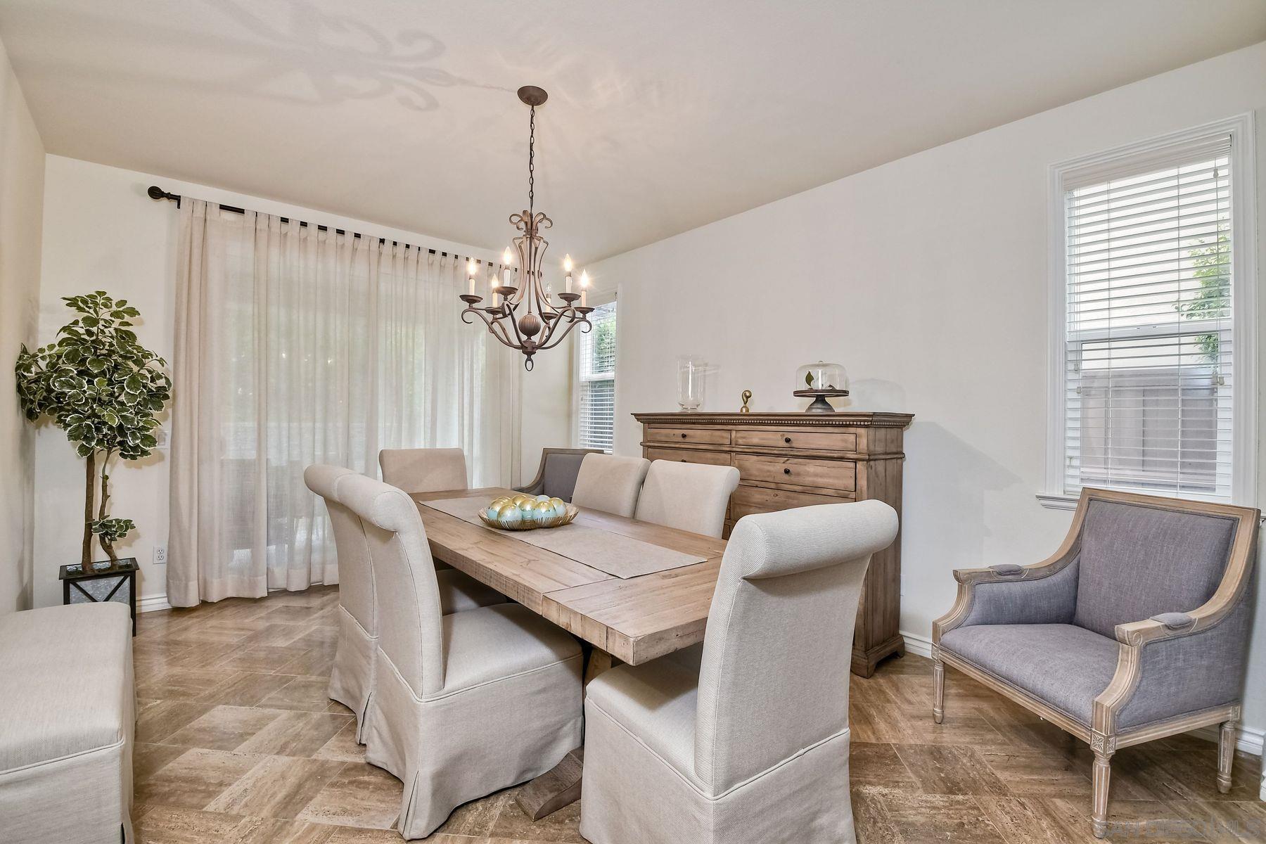 Detail Gallery Image 10 of 40 For 993  Hawthorne Creek Dr, Chula Vista,  CA 91914 - 6 Beds | 5 Baths