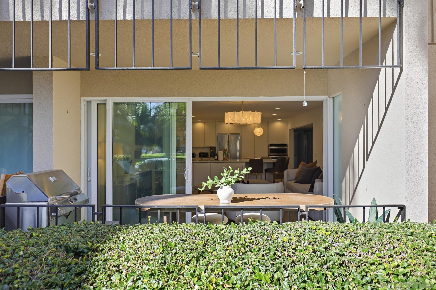 Detail Gallery Image 5 of 24 For 1155  Star Park Circle  1d,  Coronado,  CA 92118 - 2 Beds | 2 Baths