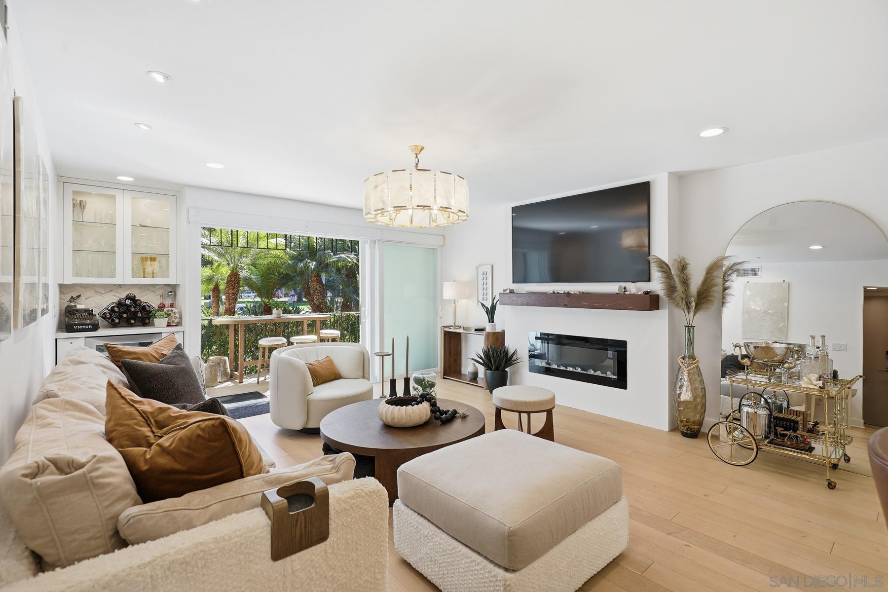 Detail Gallery Image 6 of 24 For 1155  Star Park Circle  1d,  Coronado,  CA 92118 - 2 Beds | 2 Baths