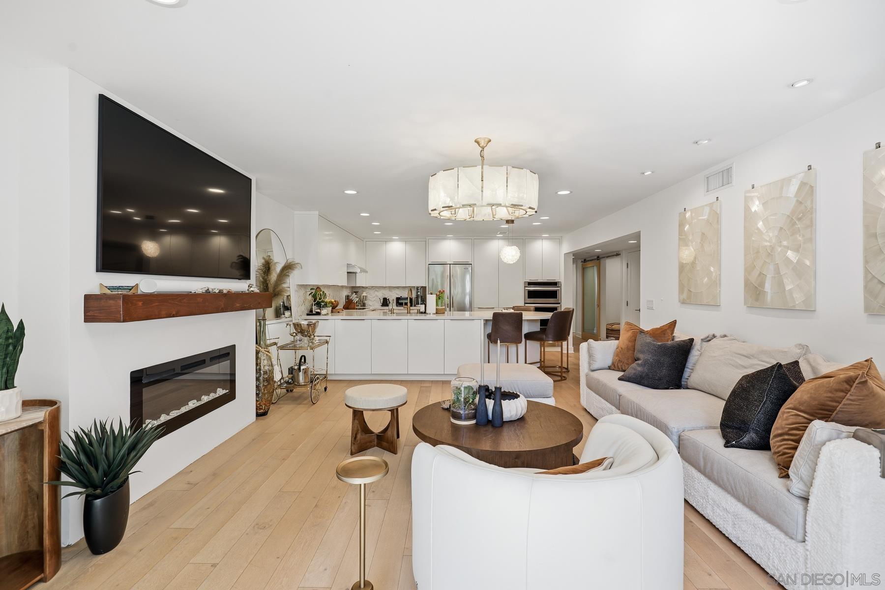 Detail Gallery Image 7 of 24 For 1155  Star Park Circle  1d,  Coronado,  CA 92118 - 2 Beds | 2 Baths