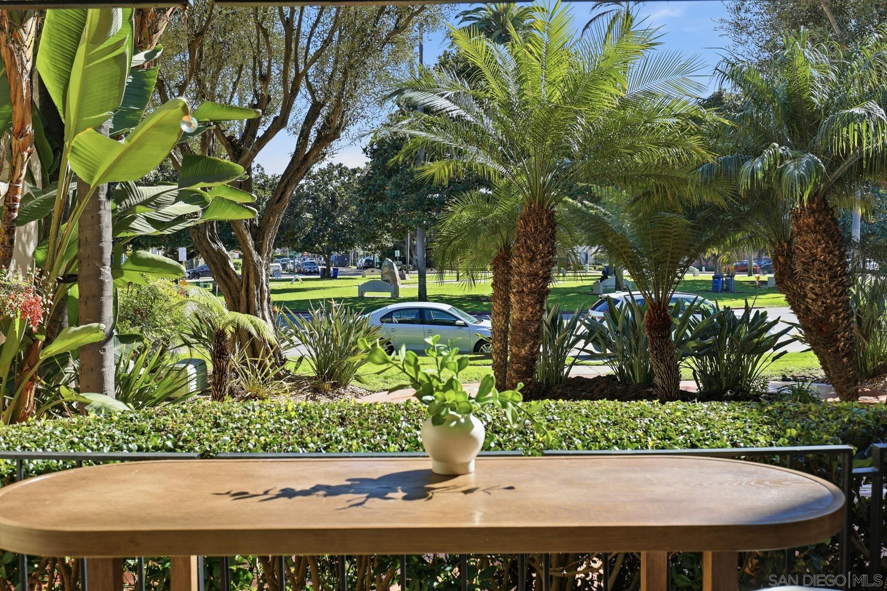 Detail Gallery Image 8 of 24 For 1155  Star Park Circle  1d,  Coronado,  CA 92118 - 2 Beds | 2 Baths