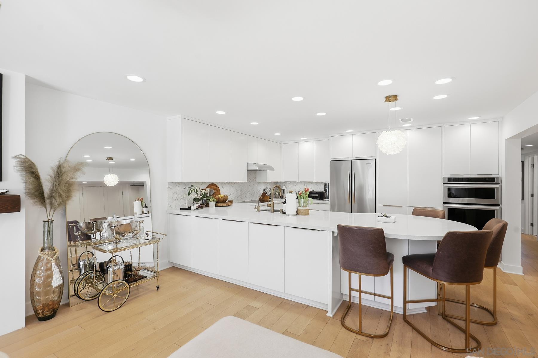 Detail Gallery Image 9 of 24 For 1155  Star Park Circle  1d,  Coronado,  CA 92118 - 2 Beds | 2 Baths