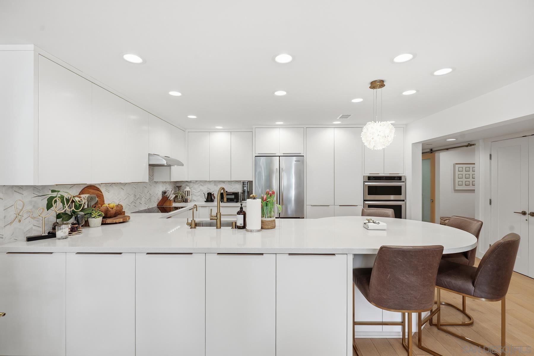 Detail Gallery Image 10 of 24 For 1155  Star Park Circle  1d,  Coronado,  CA 92118 - 2 Beds | 2 Baths