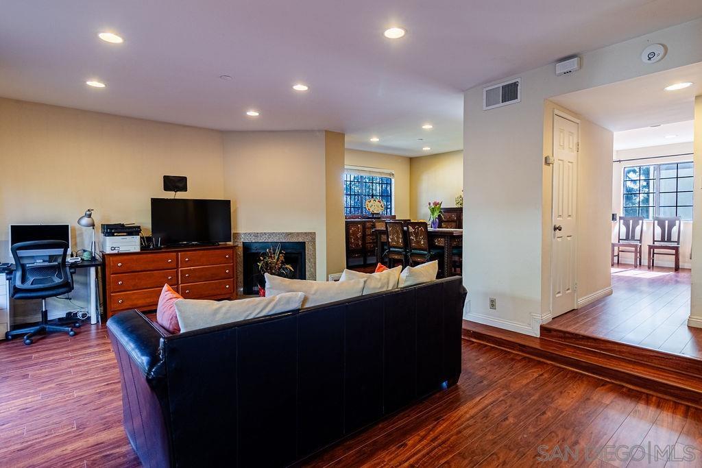 Detail Gallery Image 4 of 23 For 326 N Curtis Avenue  #F,  Alhambra,  CA 91801 - 3 Beds | 2/1 Baths