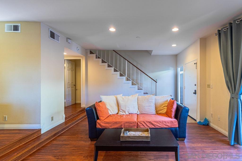 Detail Gallery Image 5 of 23 For 326 N Curtis Avenue  #F,  Alhambra,  CA 91801 - 3 Beds | 2/1 Baths