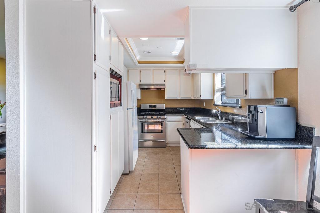 Detail Gallery Image 7 of 23 For 326 N Curtis Avenue  #F,  Alhambra,  CA 91801 - 3 Beds | 2/1 Baths