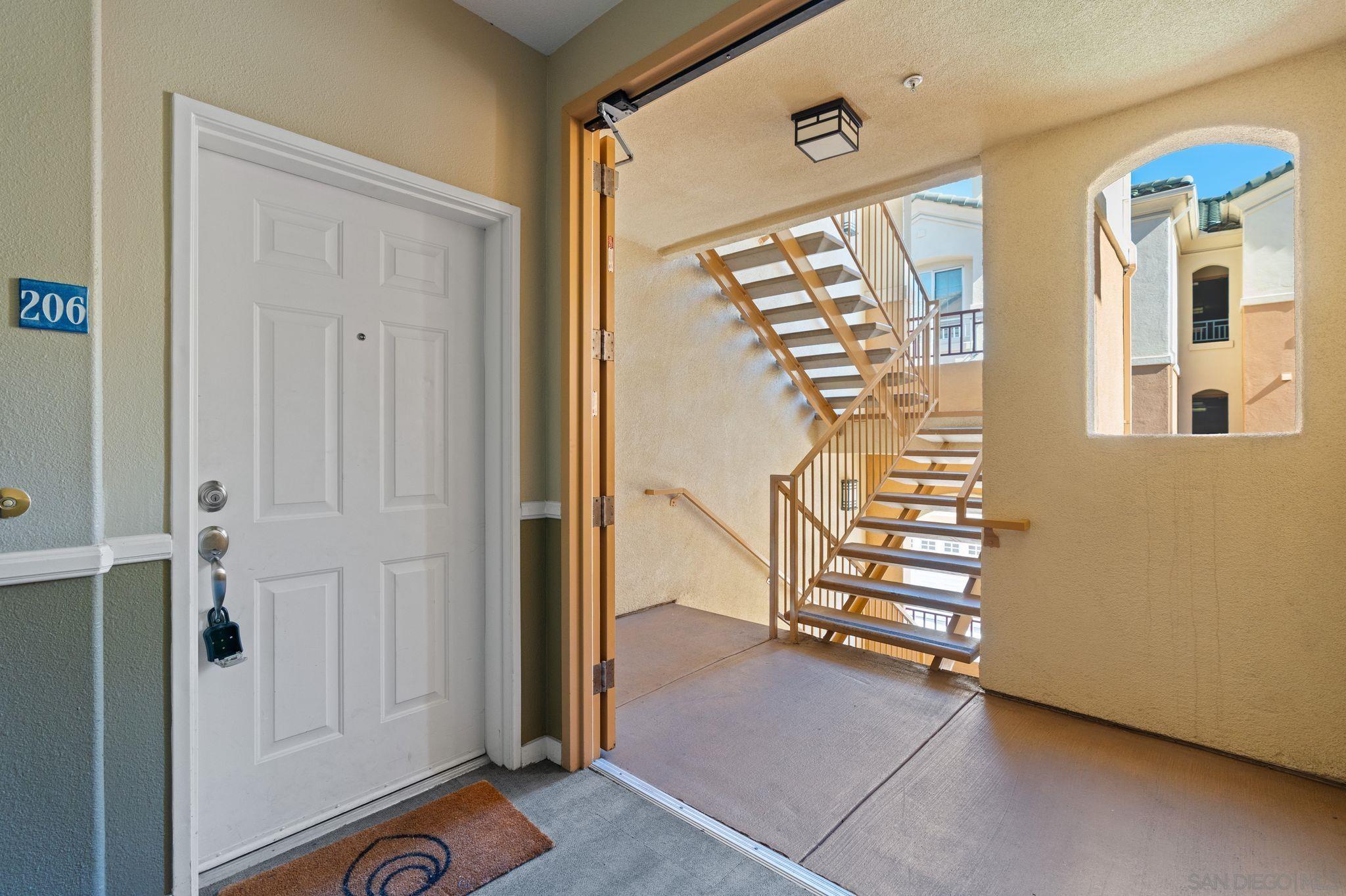 Detail Gallery Image 3 of 18 For 12372  Carmel Country Road  #206,  San Diego,  CA 92130 - 2 Beds | 2 Baths