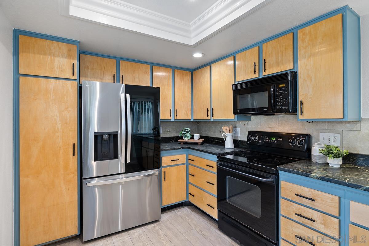 Detail Gallery Image 11 of 25 For 7134  Caminito Quintana, San Diego,  CA 92122 - 3 Beds | 2/1 Baths