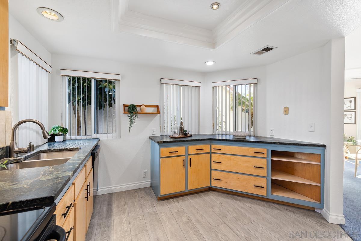 Detail Gallery Image 12 of 25 For 7134  Caminito Quintana, San Diego,  CA 92122 - 3 Beds | 2/1 Baths