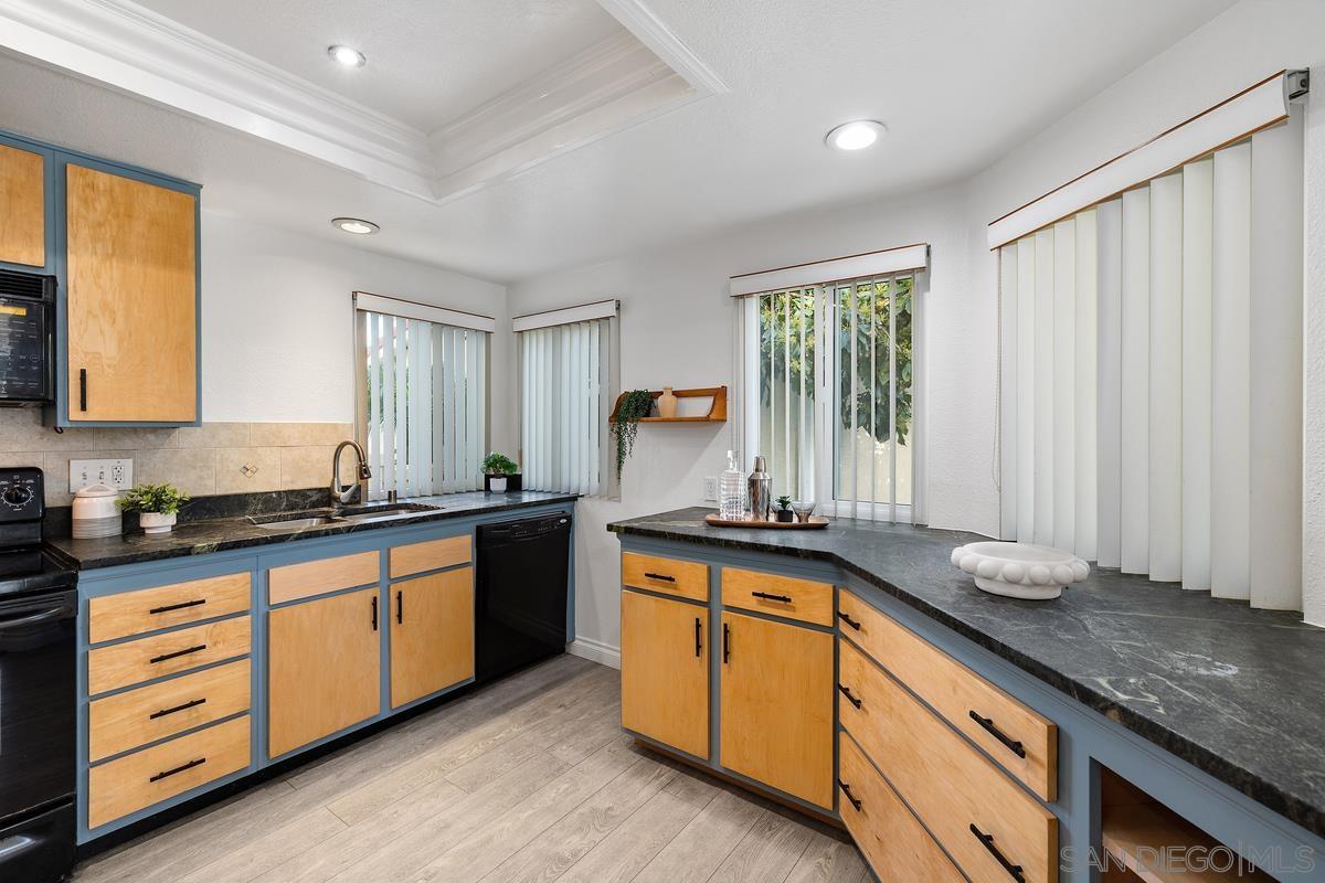 Detail Gallery Image 10 of 25 For 7134  Caminito Quintana, San Diego,  CA 92122 - 3 Beds | 2/1 Baths