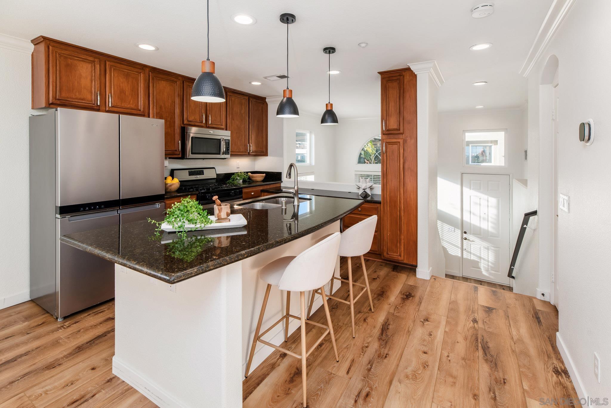 Detail Gallery Image 3 of 47 For 3710  Mykonos Ln  #172,  San Diego,  CA 92130 - 2 Beds | 2/1 Baths