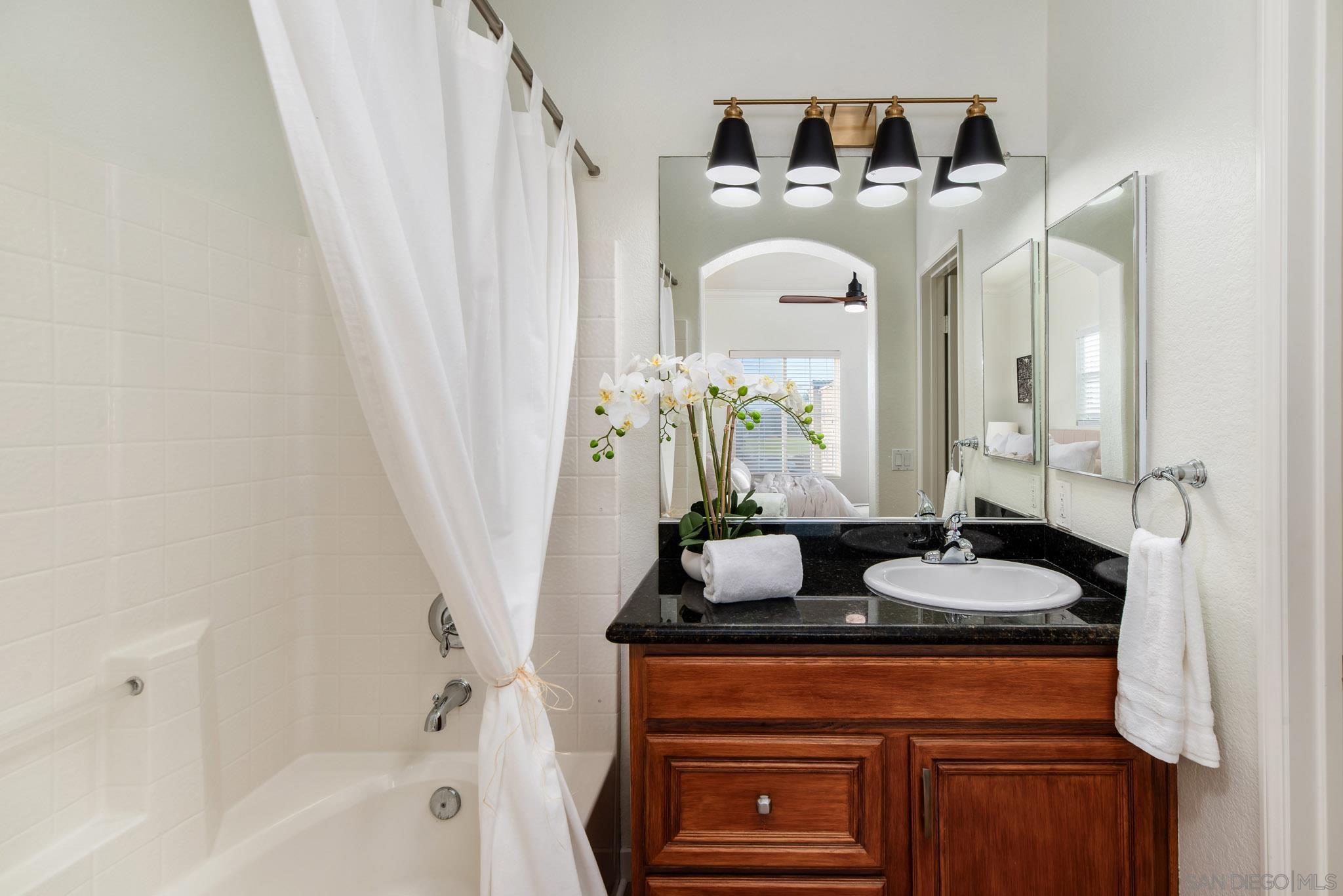 Detail Gallery Image 22 of 47 For 3710  Mykonos Ln  #172,  San Diego,  CA 92130 - 2 Beds | 2/1 Baths