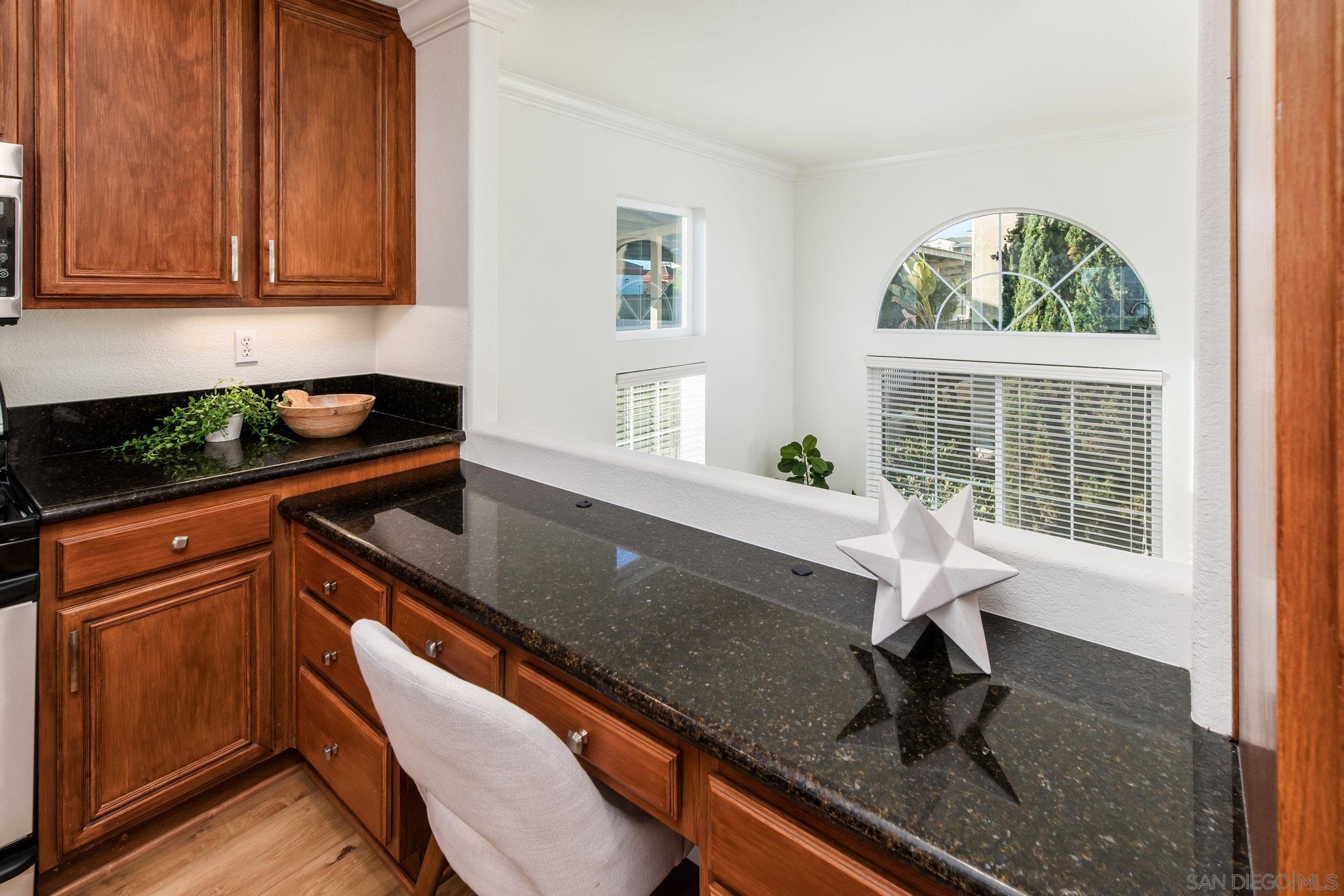 Detail Gallery Image 5 of 47 For 3710  Mykonos Ln  #172,  San Diego,  CA 92130 - 2 Beds | 2/1 Baths