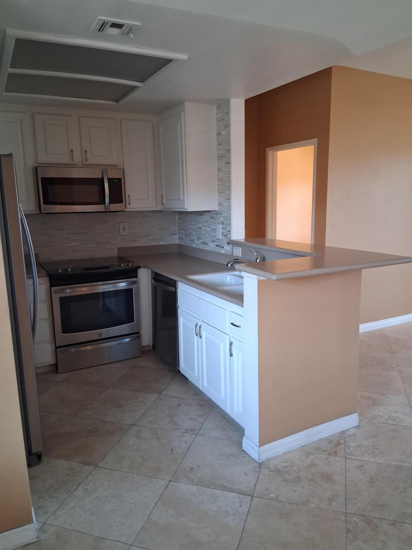 Detail Gallery Image 11 of 18 For 2250  Camino De La Reina  #311,  San Diego,  CA 92108 - 2 Beds | 2 Baths