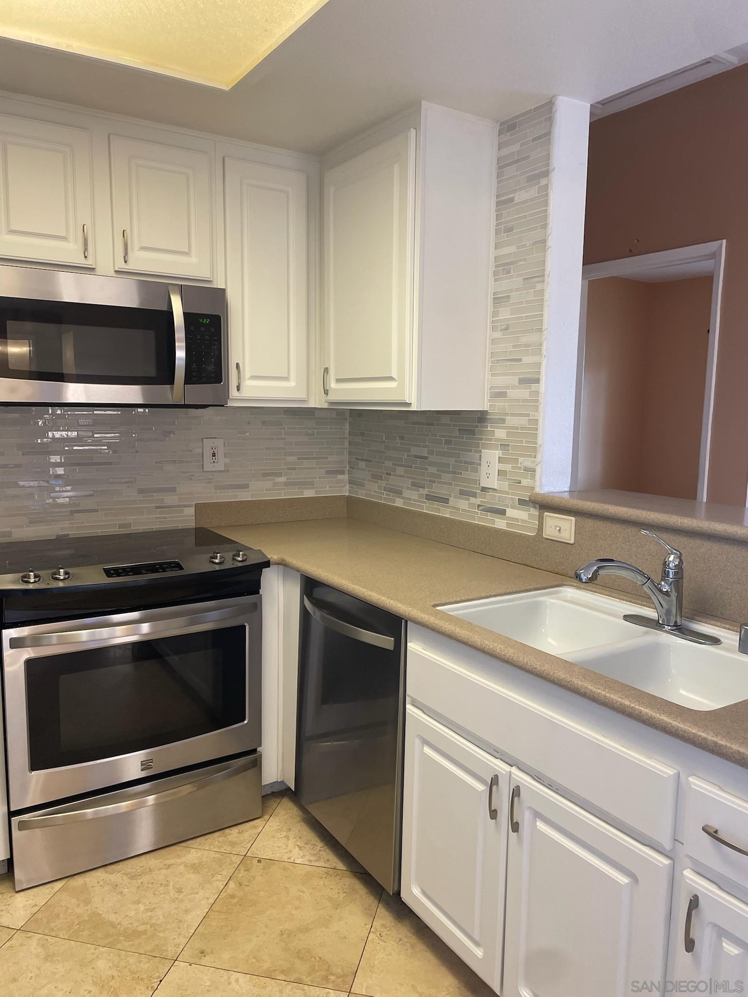 Detail Gallery Image 3 of 18 For 2250  Camino De La Reina  #311,  San Diego,  CA 92108 - 2 Beds | 2 Baths