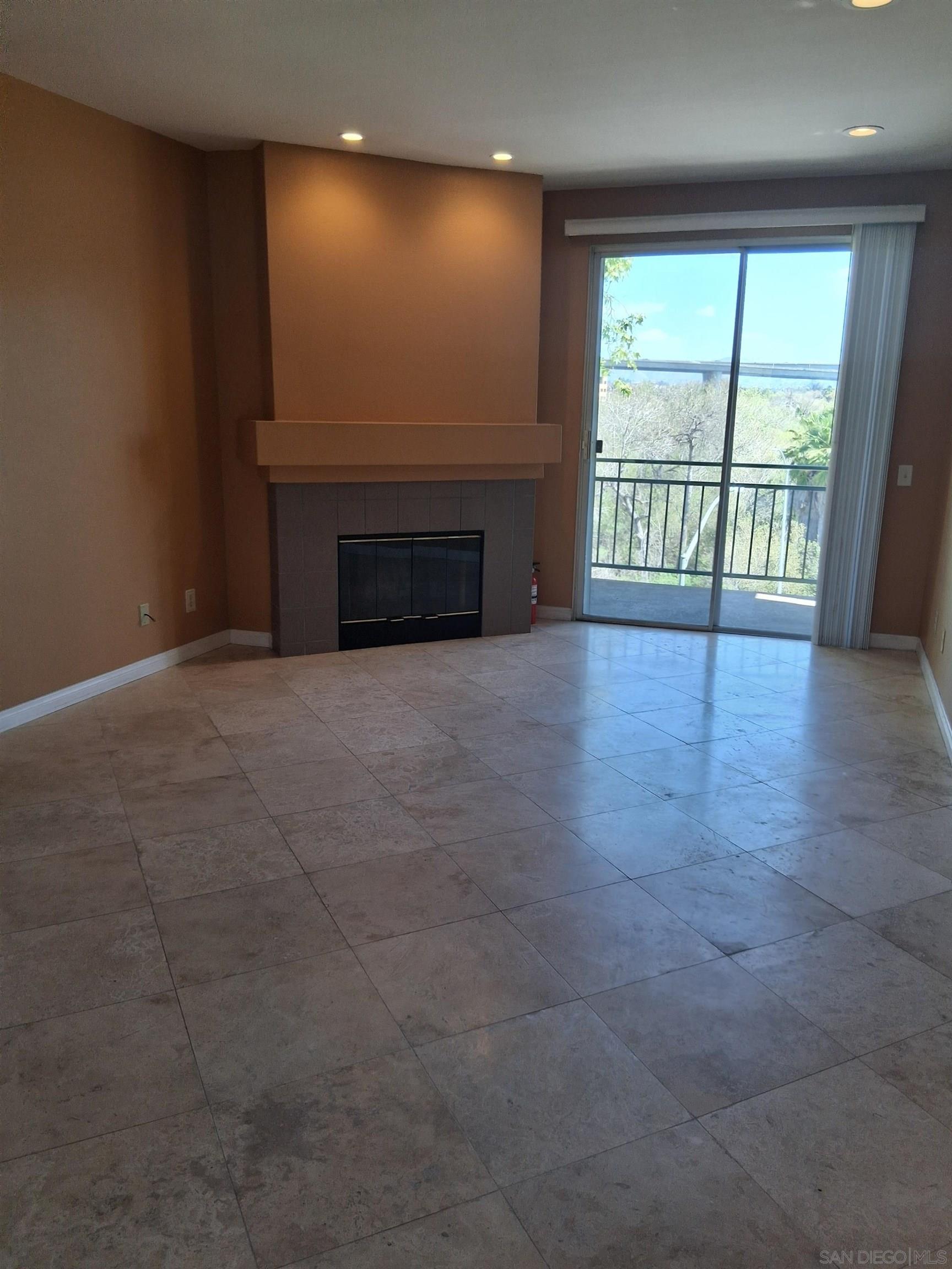 Detail Gallery Image 8 of 18 For 2250  Camino De La Reina  #311,  San Diego,  CA 92108 - 2 Beds | 2 Baths