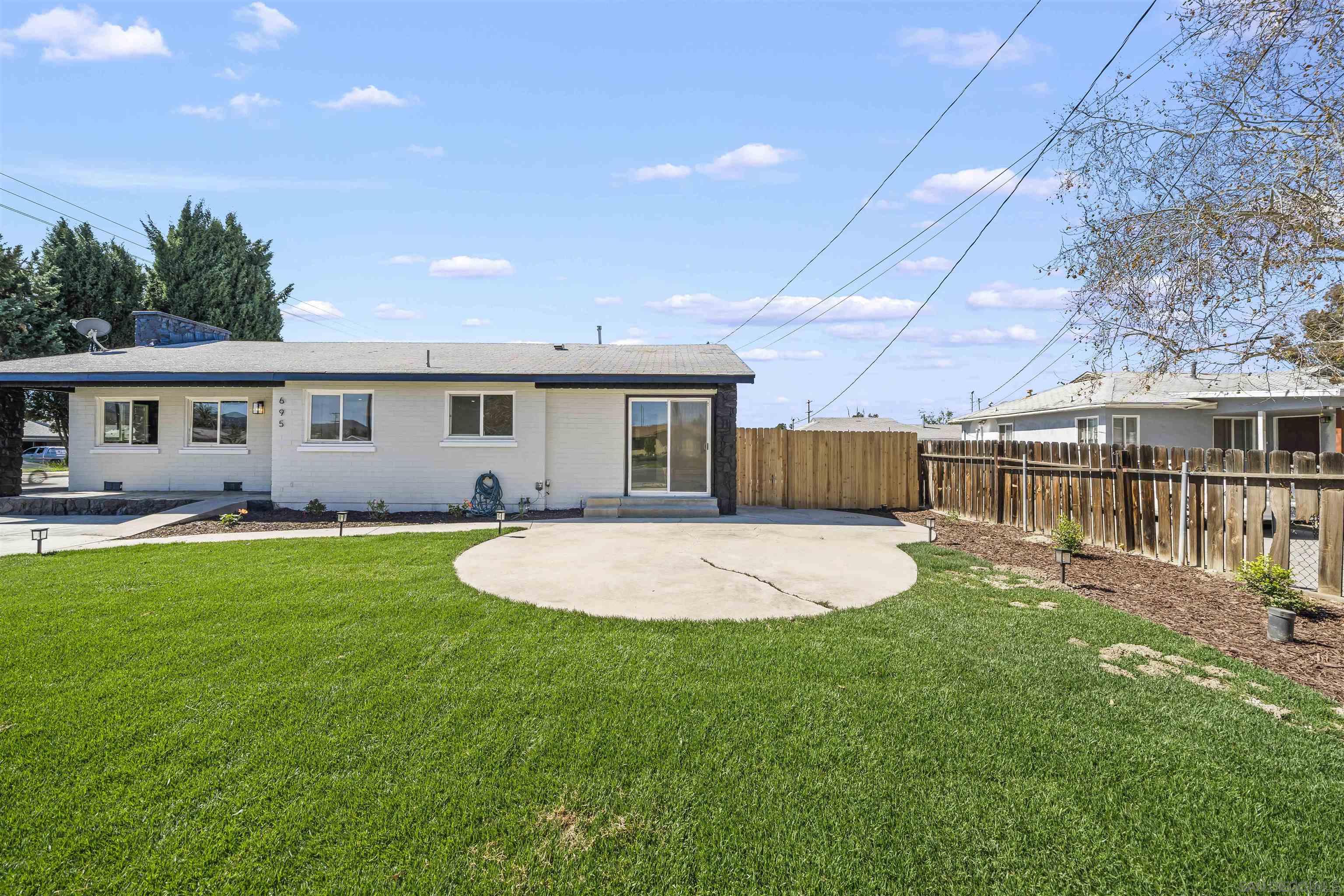 Detail Gallery Image 3 of 35 For 695 S Santa Fe S, Hemet,  CA 92543 - 4 Beds | 2 Baths