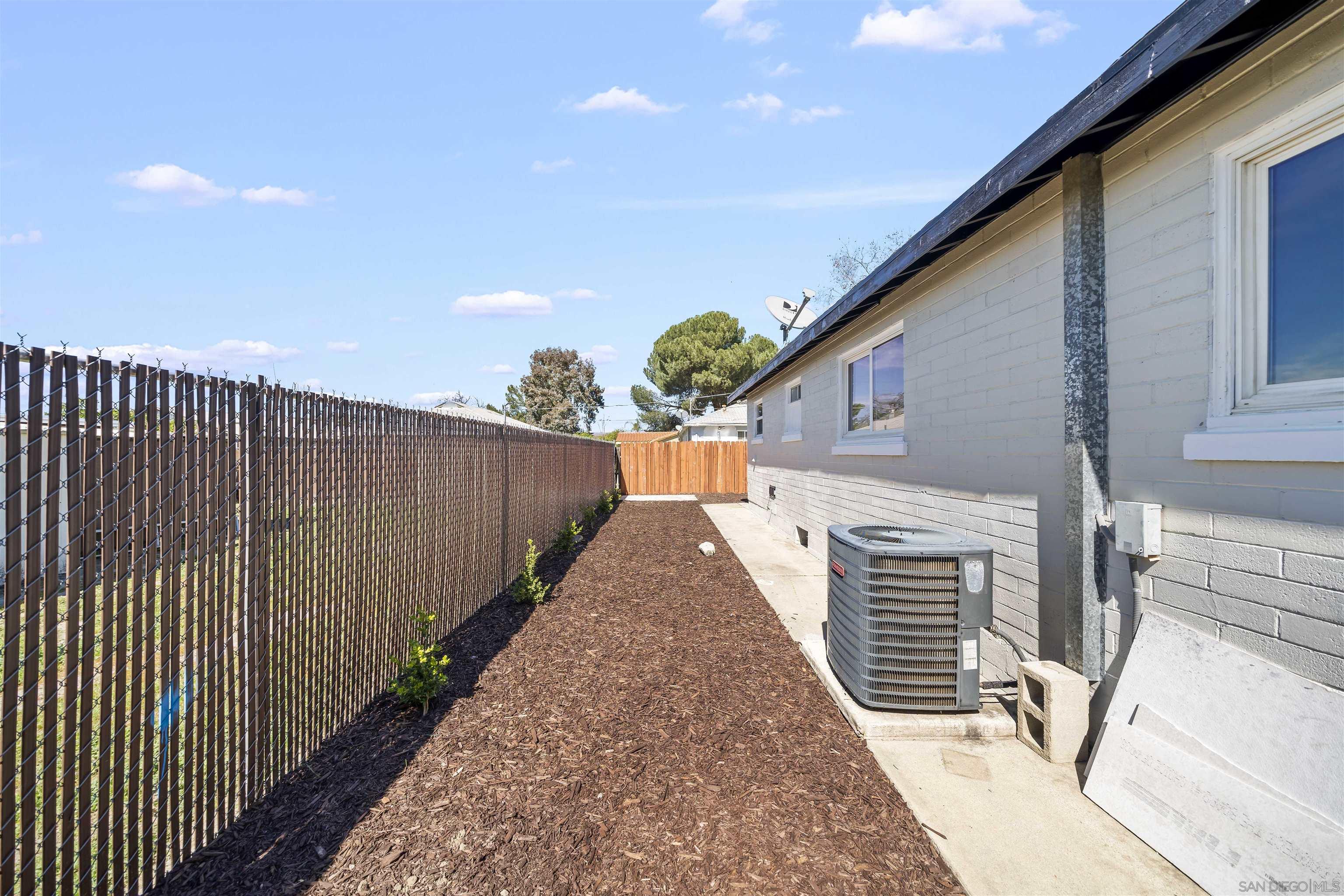 Detail Gallery Image 7 of 35 For 695 S Santa Fe S, Hemet,  CA 92543 - 4 Beds | 2 Baths
