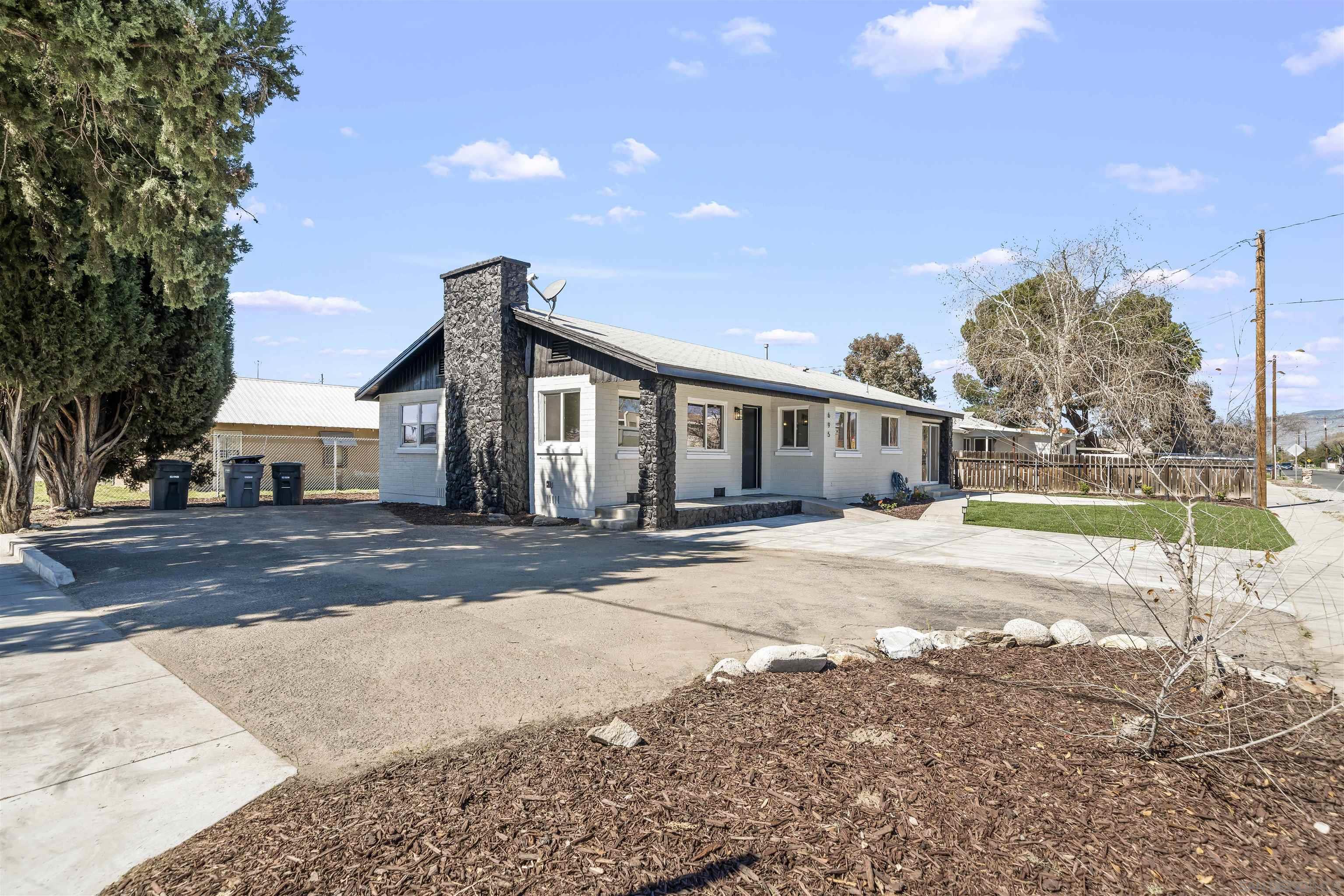 Detail Gallery Image 8 of 35 For 695 S Santa Fe S, Hemet,  CA 92543 - 4 Beds | 2 Baths