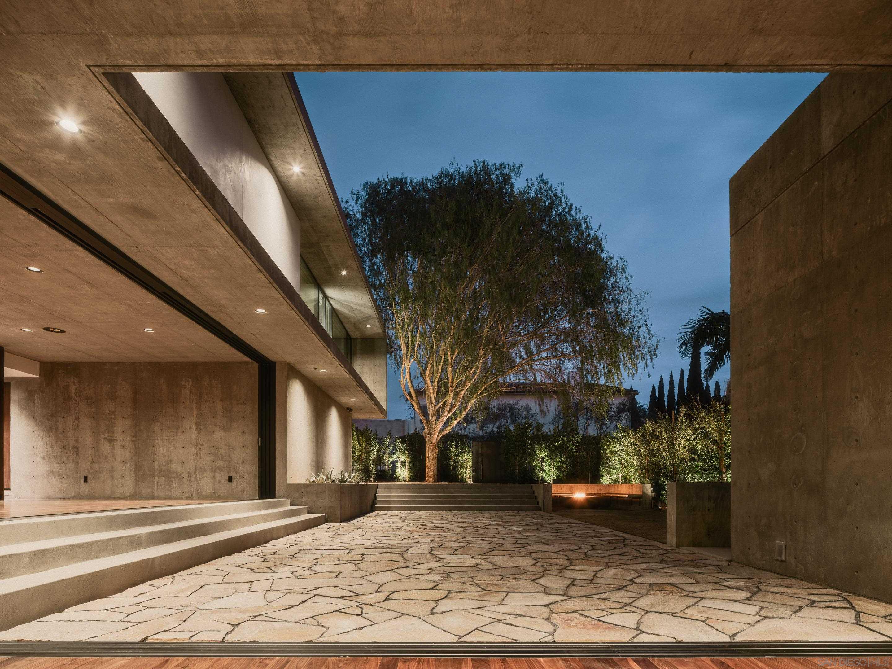 Detail Gallery Image 3 of 16 For 4420  Arista Dr, San Diego,  CA 92103 - 4 Beds | 4/1 Baths