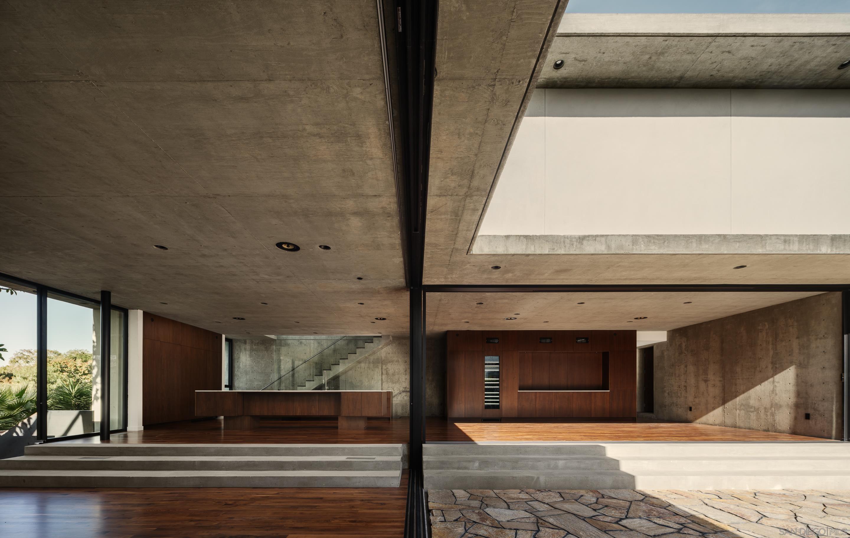 Detail Gallery Image 4 of 16 For 4420  Arista Dr, San Diego,  CA 92103 - 4 Beds | 4/1 Baths