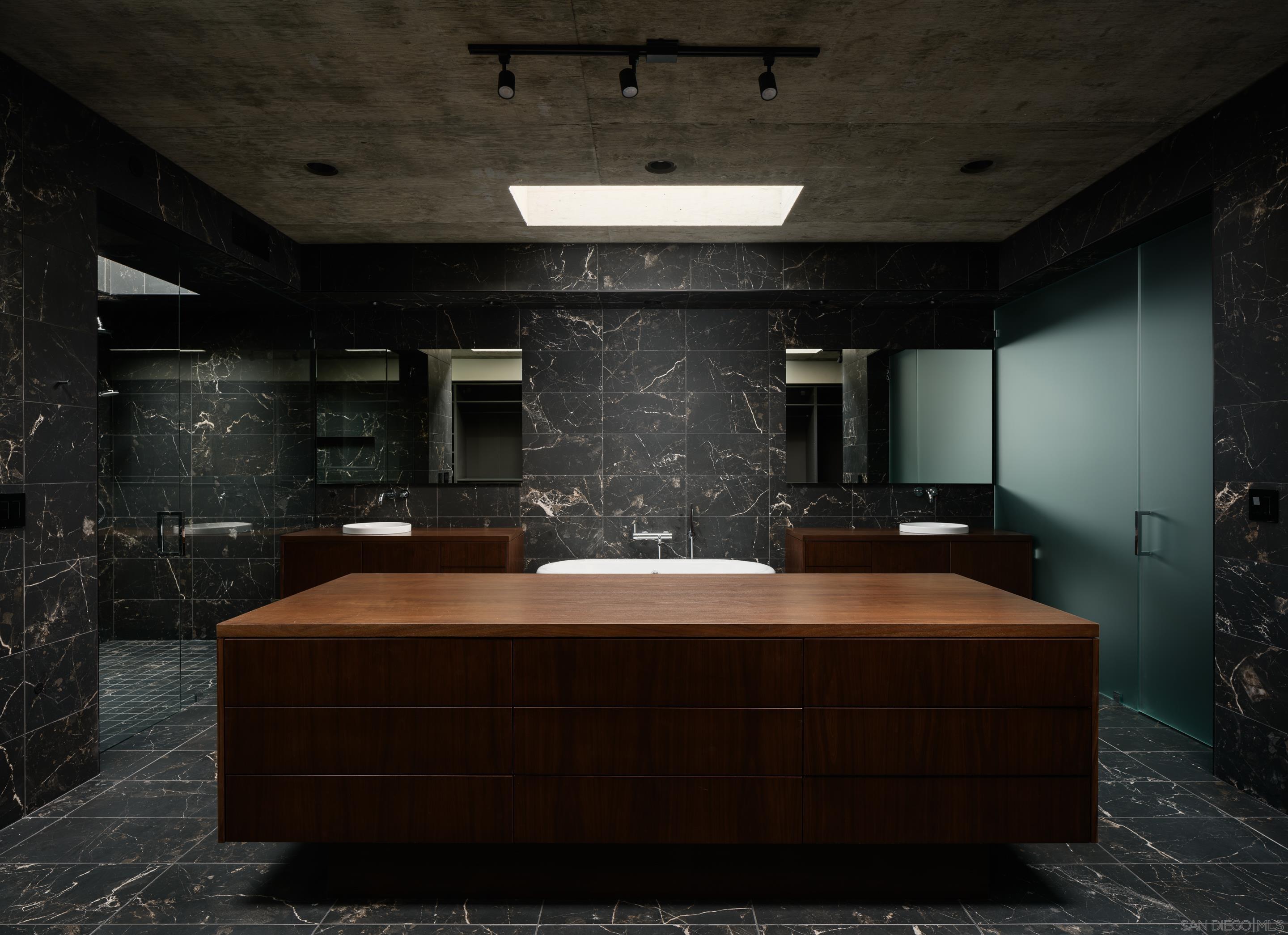 Detail Gallery Image 7 of 16 For 4420  Arista Dr, San Diego,  CA 92103 - 4 Beds | 4/1 Baths