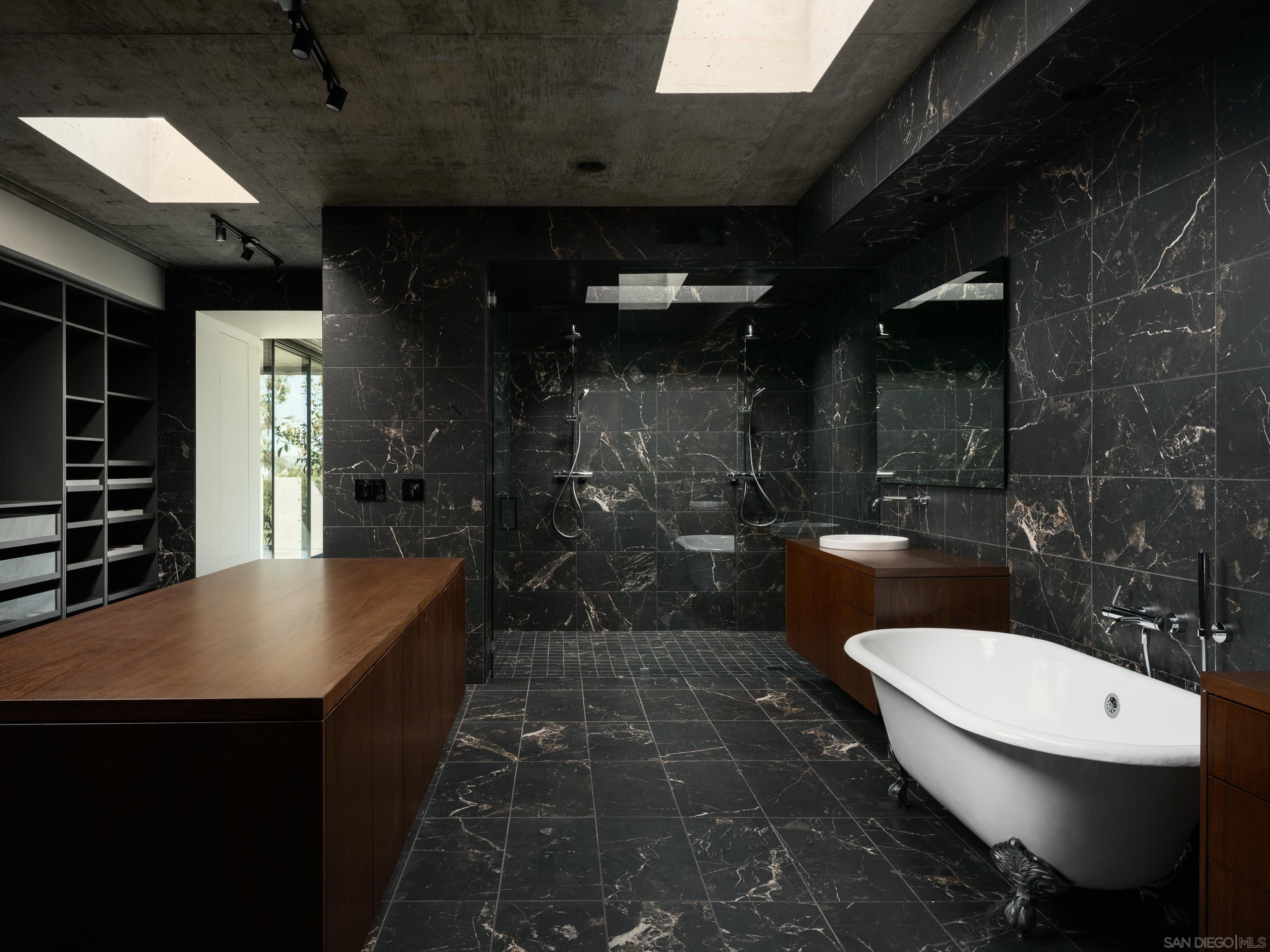 Detail Gallery Image 8 of 16 For 4420  Arista Dr, San Diego,  CA 92103 - 4 Beds | 4/1 Baths