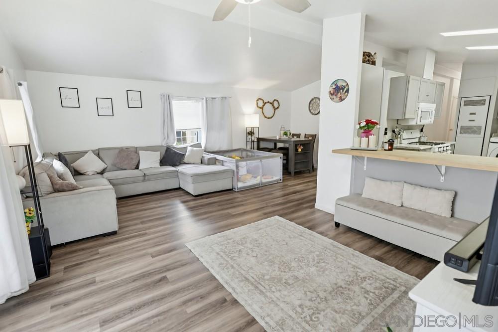 Detail Gallery Image 4 of 40 For 7908  Rancho Fanita Dr  Spc 17,  Santee,  CA 92071 - 3 Beds | 2 Baths