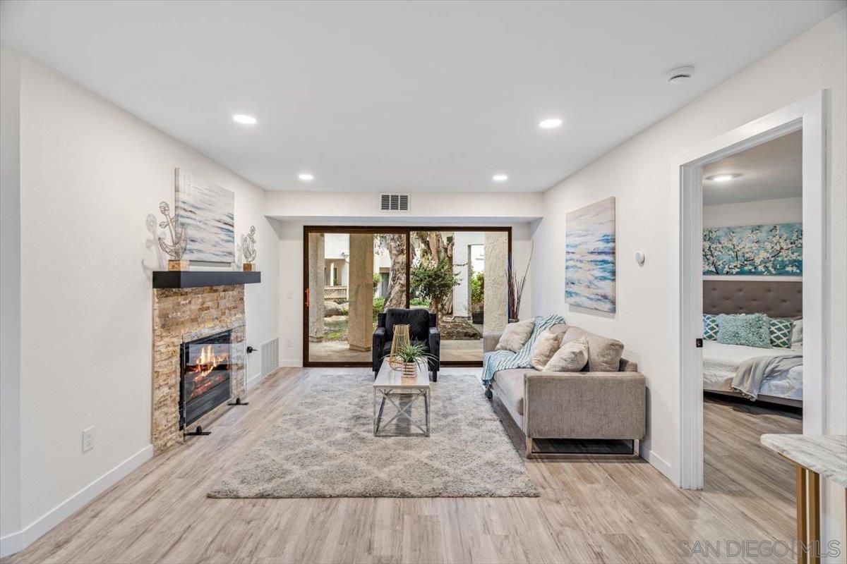 Detail Gallery Image 3 of 43 For 9745  Mesa Springs Way  #142,  San Diego,  CA 92126 - 2 Beds | 2 Baths