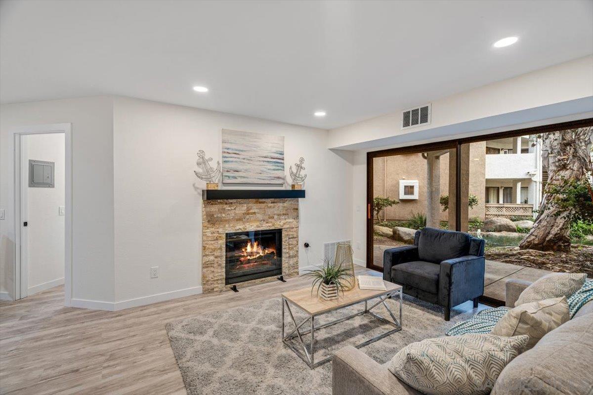 Detail Gallery Image 4 of 43 For 9745  Mesa Springs Way  #142,  San Diego,  CA 92126 - 2 Beds | 2 Baths