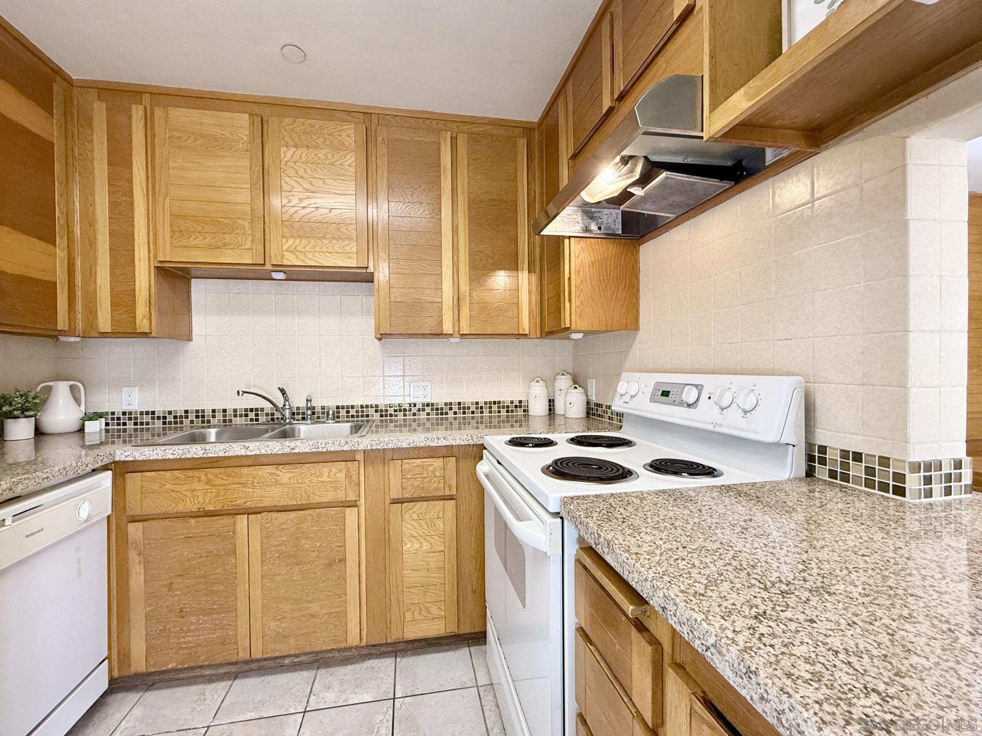 Detail Gallery Image 16 of 49 For 4082  Albatross St  #7,  San Diego,  CA 92103 - 2 Beds | 2 Baths
