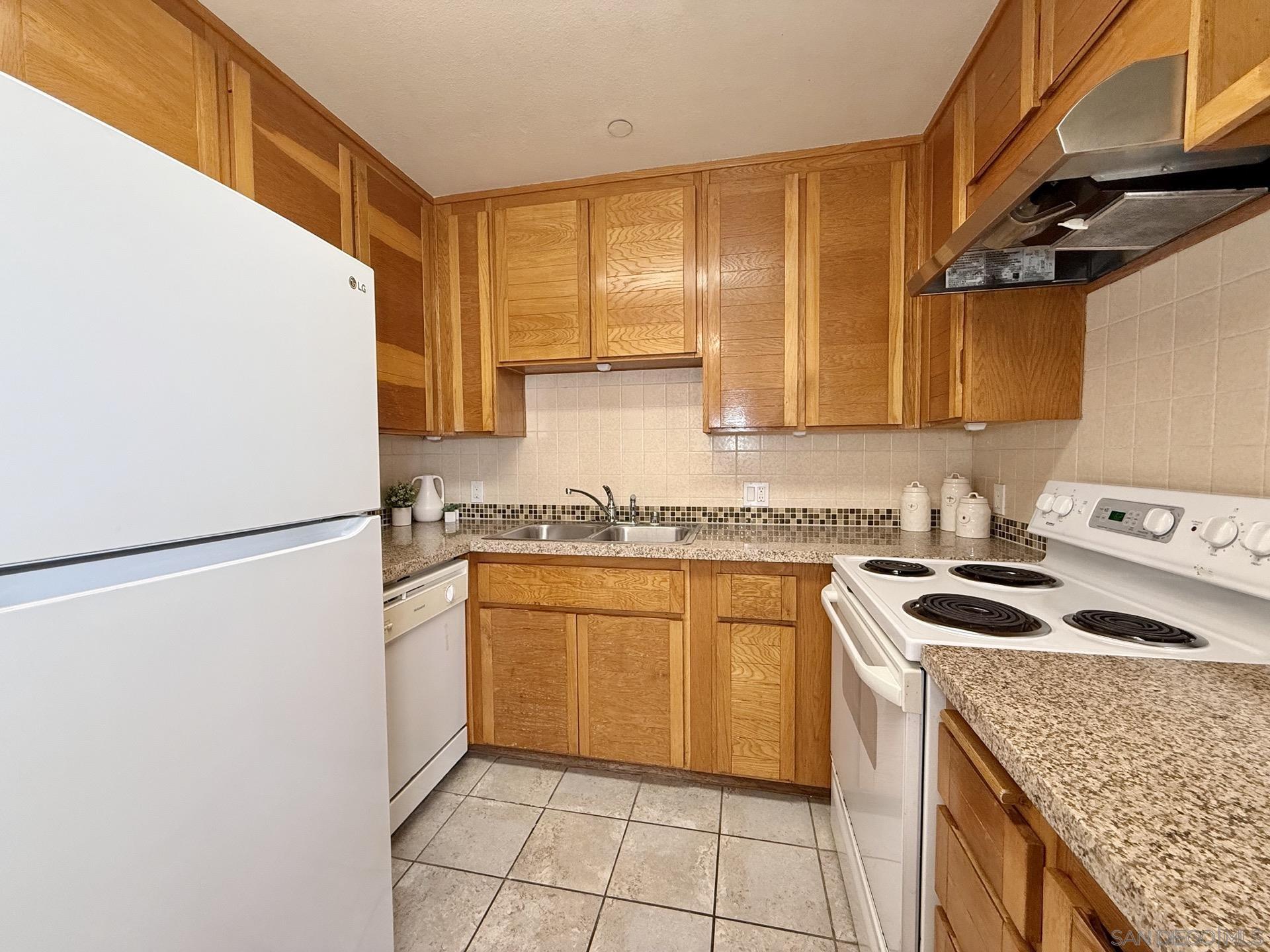 Detail Gallery Image 17 of 49 For 4082  Albatross St  #7,  San Diego,  CA 92103 - 2 Beds | 2 Baths