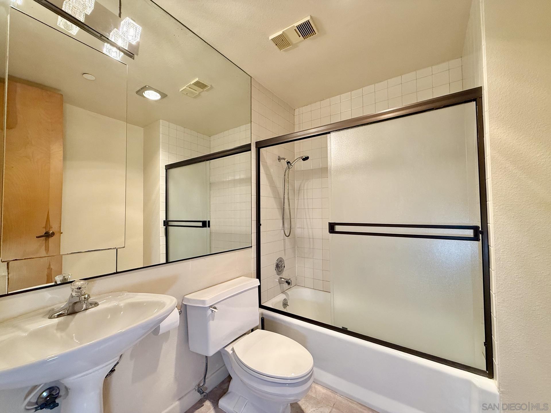 Detail Gallery Image 40 of 49 For 4082  Albatross St  #7,  San Diego,  CA 92103 - 2 Beds | 2 Baths