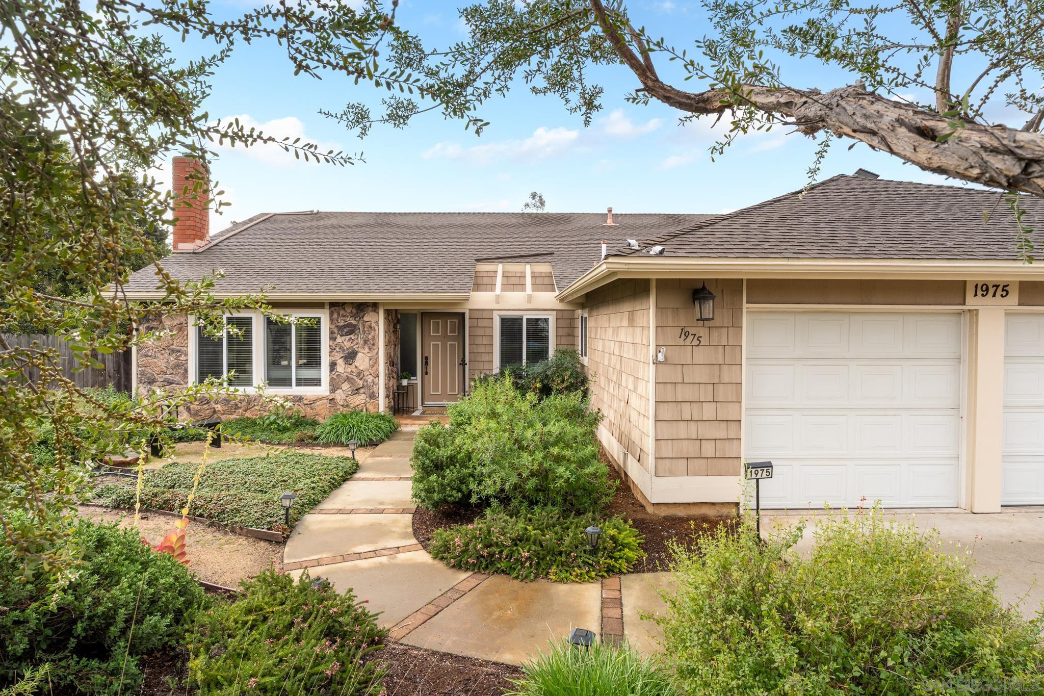 Detail Gallery Image 2 of 44 For 1975  Julianna St, El Cajon,  CA 92019 - 4 Beds | 2 Baths