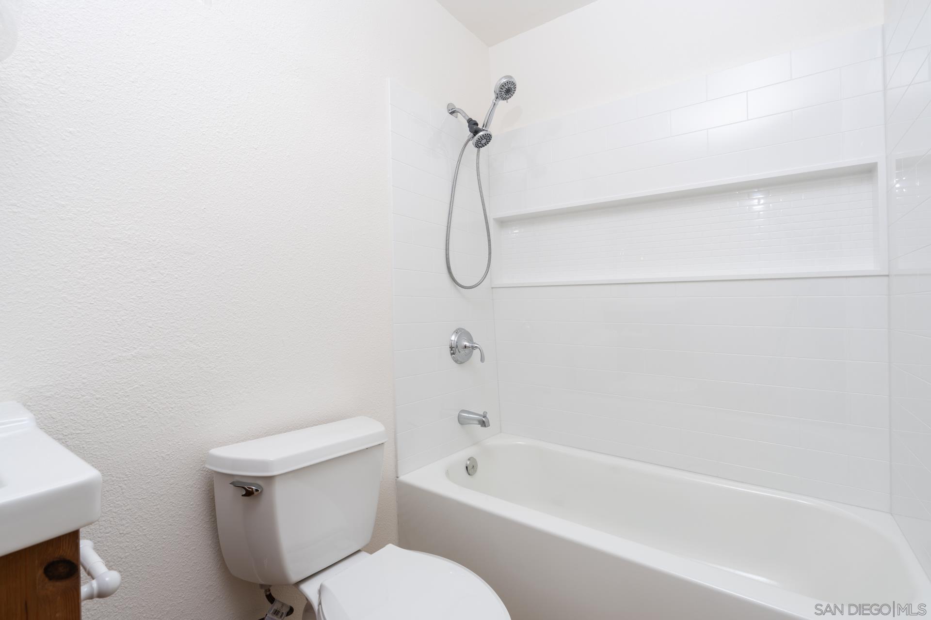 Detail Gallery Image 14 of 35 For 11368  Squamish Rd, San Diego,  CA 92126 - 4 Beds | 3 Baths