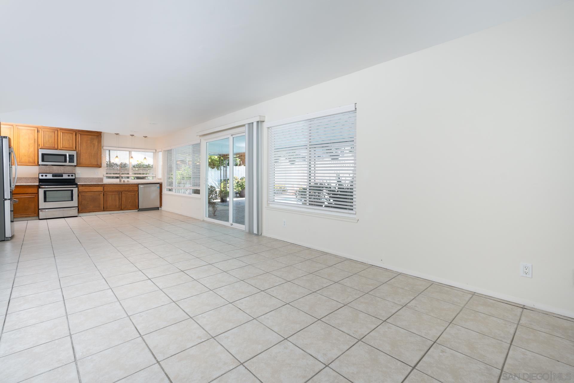 Detail Gallery Image 8 of 35 For 11368  Squamish Rd, San Diego,  CA 92126 - 4 Beds | 3 Baths