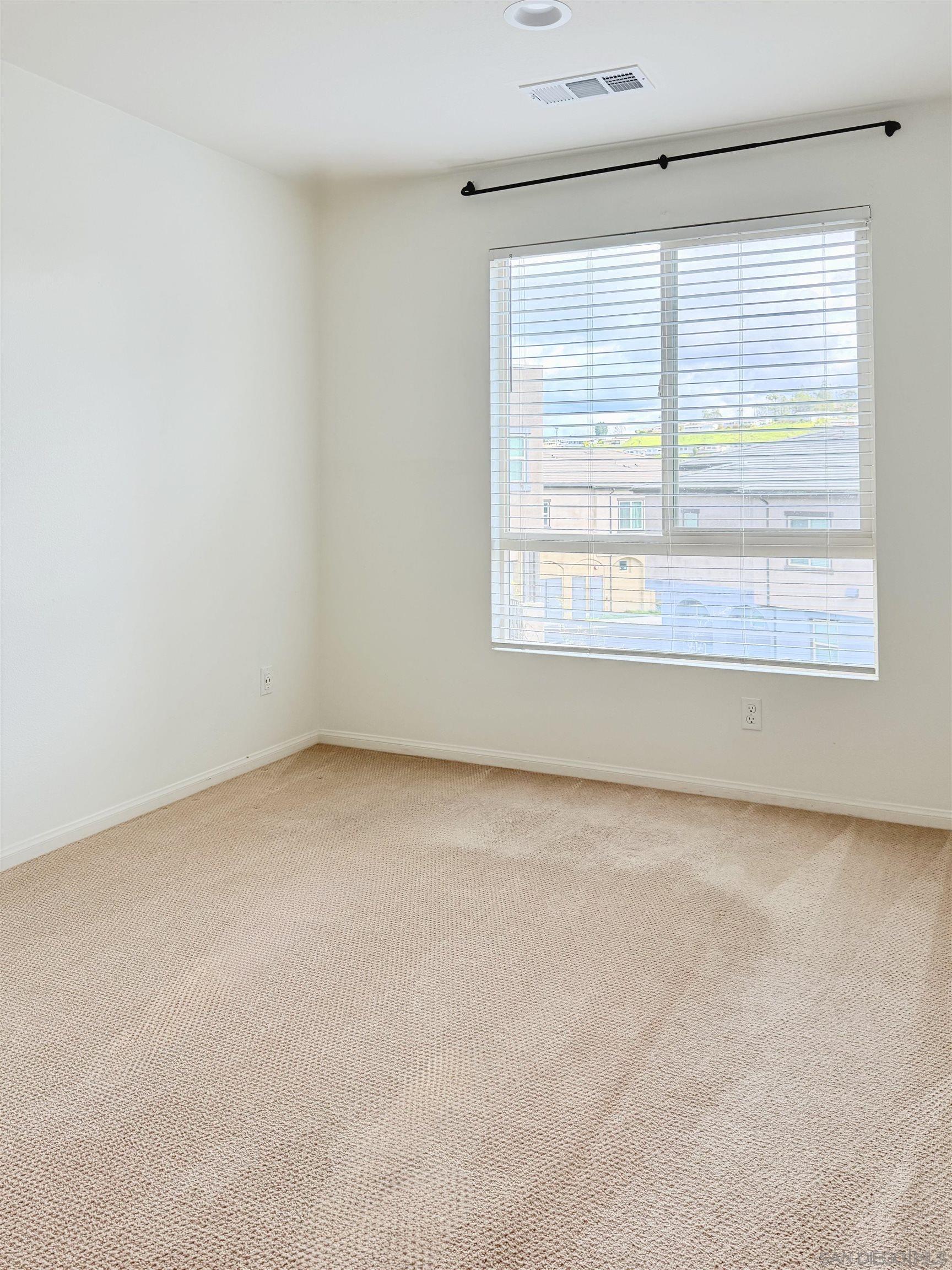 Detail Gallery Image 15 of 36 For 2451  Verano Way, Vista,  CA 92081 - 4 Beds | 3/1 Baths