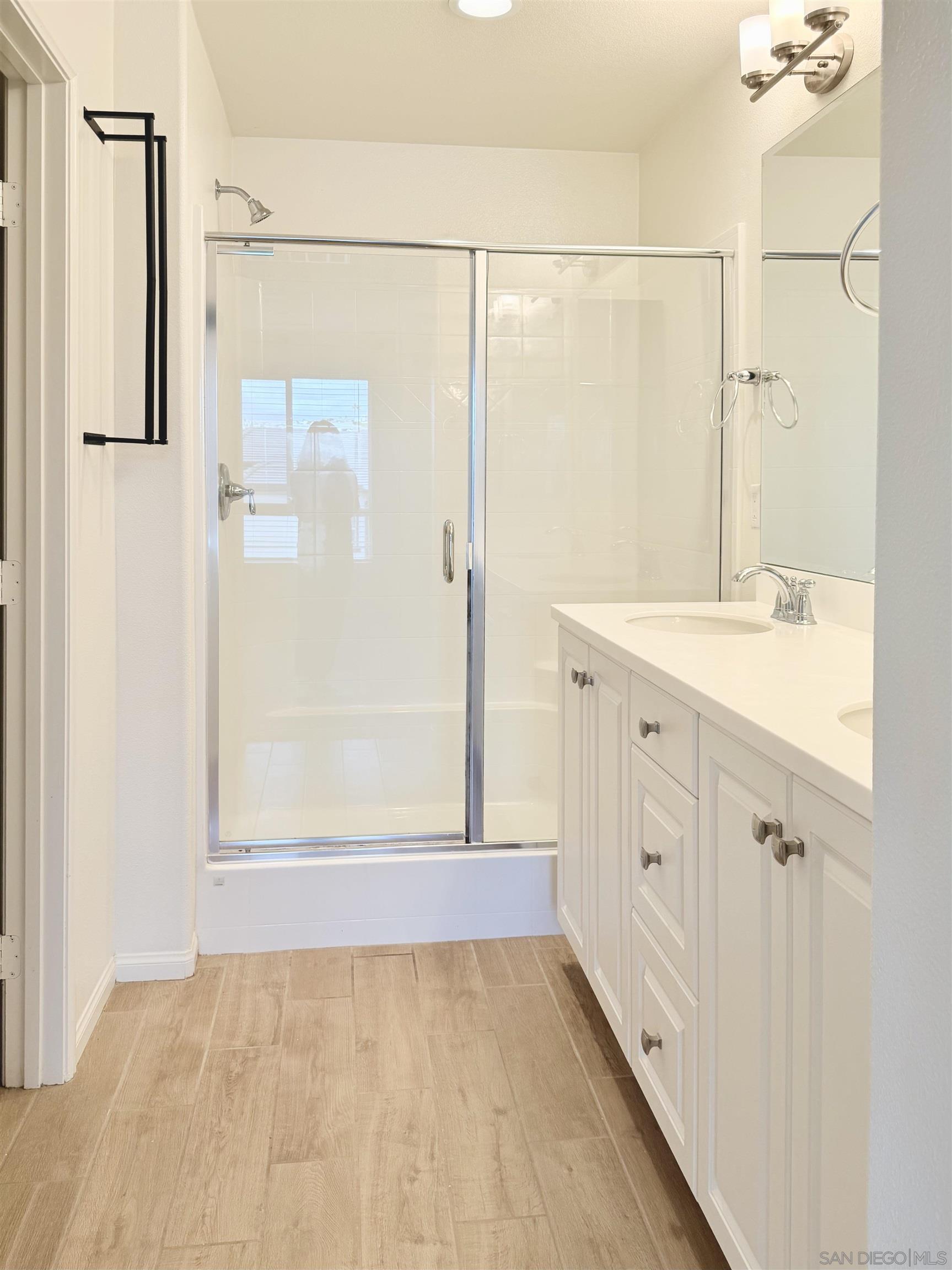 Detail Gallery Image 16 of 36 For 2451  Verano Way, Vista,  CA 92081 - 4 Beds | 3/1 Baths