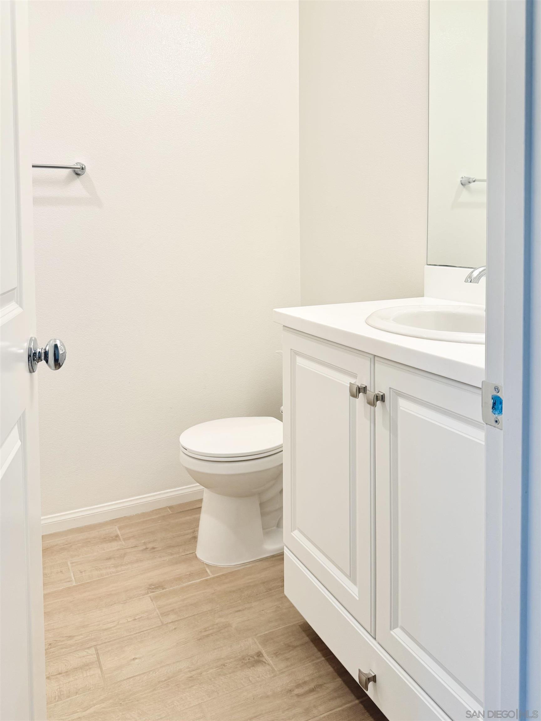 Detail Gallery Image 17 of 36 For 2451  Verano Way, Vista,  CA 92081 - 4 Beds | 3/1 Baths