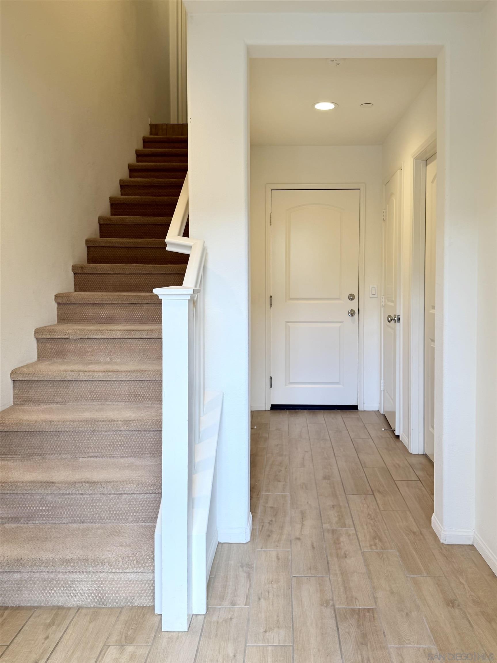 Detail Gallery Image 3 of 36 For 2451  Verano Way, Vista,  CA 92081 - 4 Beds | 3/1 Baths