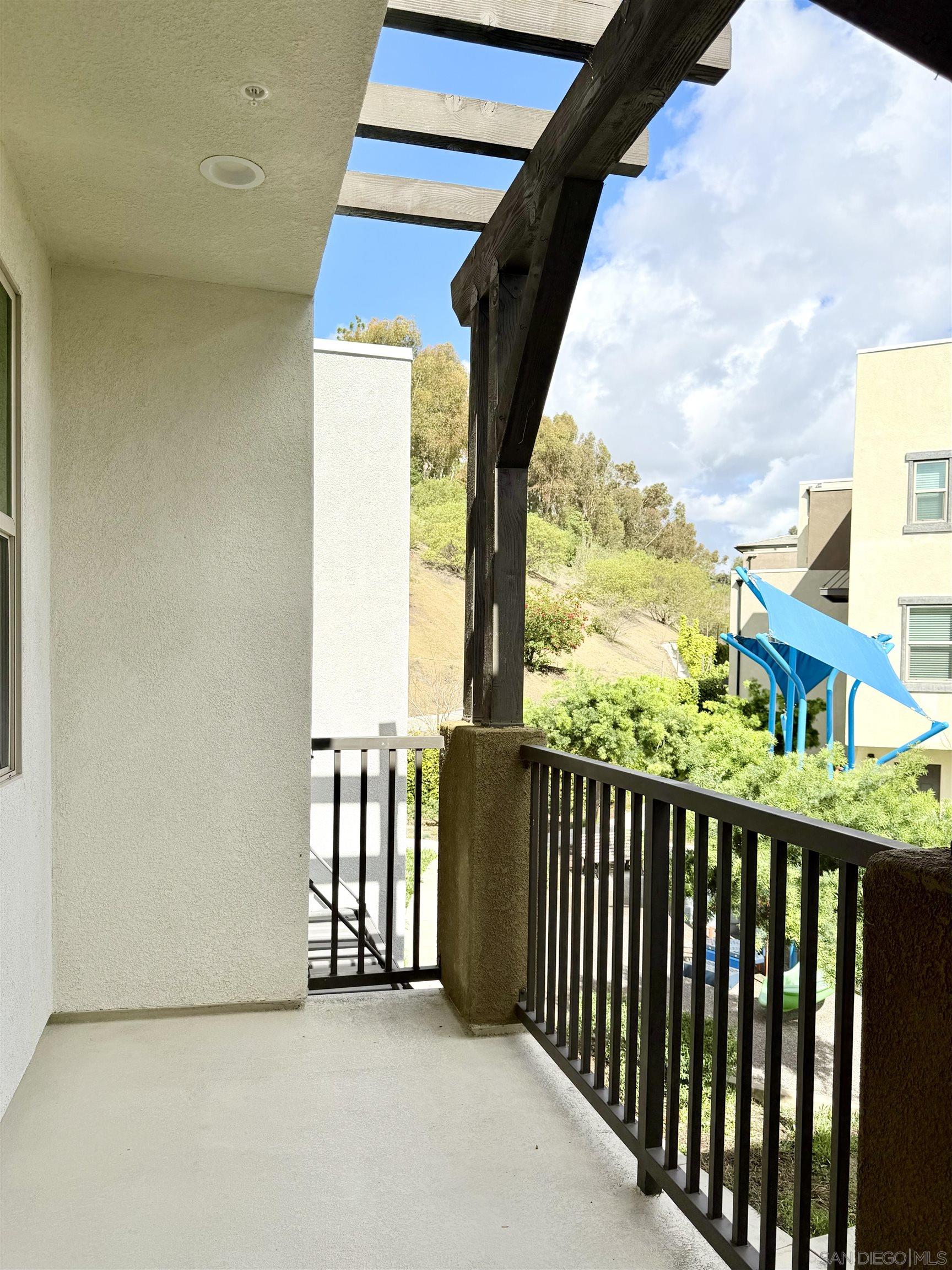 Detail Gallery Image 23 of 36 For 2451  Verano Way, Vista,  CA 92081 - 4 Beds | 3/1 Baths