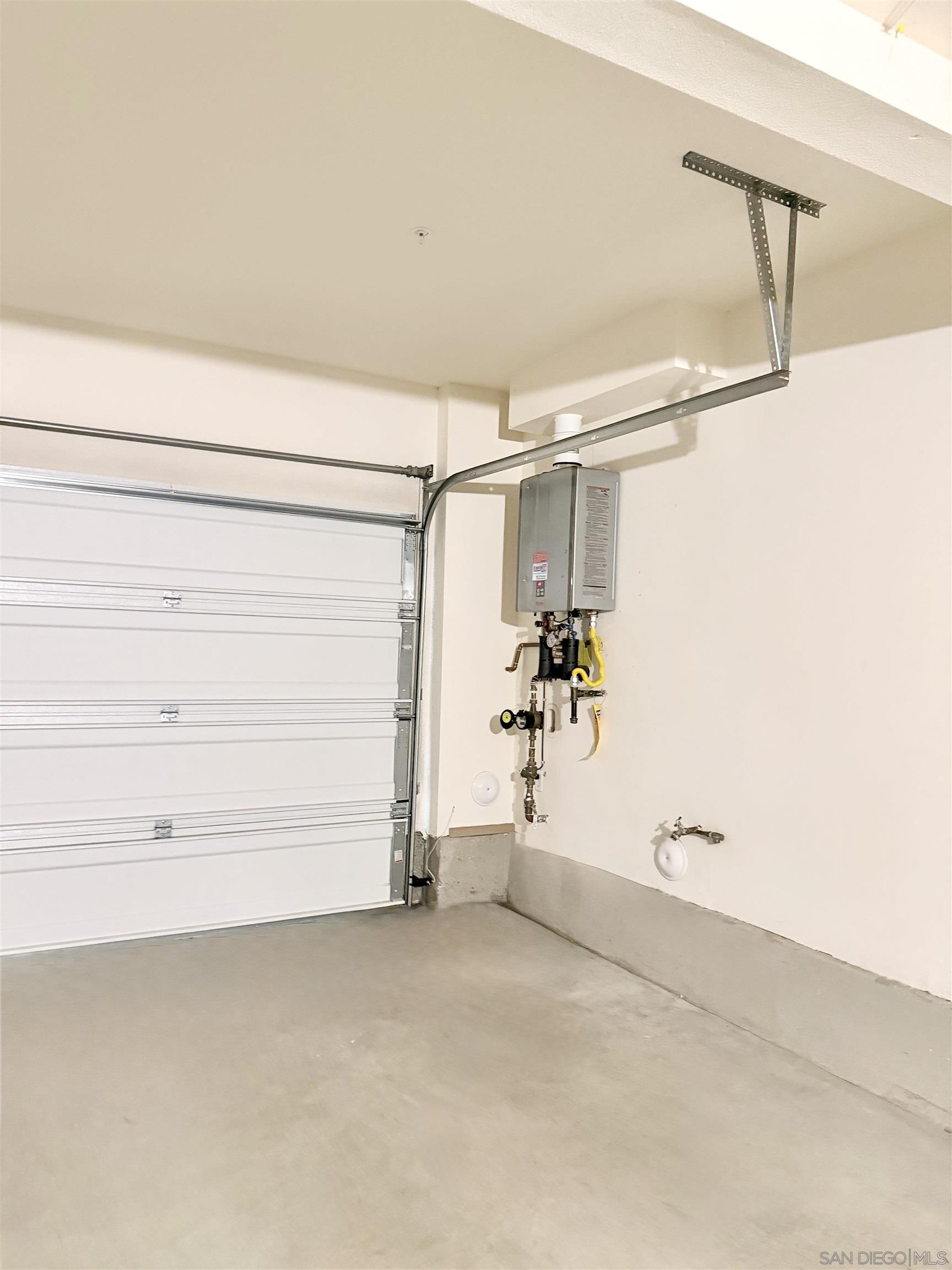 Detail Gallery Image 25 of 36 For 2451  Verano Way, Vista,  CA 92081 - 4 Beds | 3/1 Baths