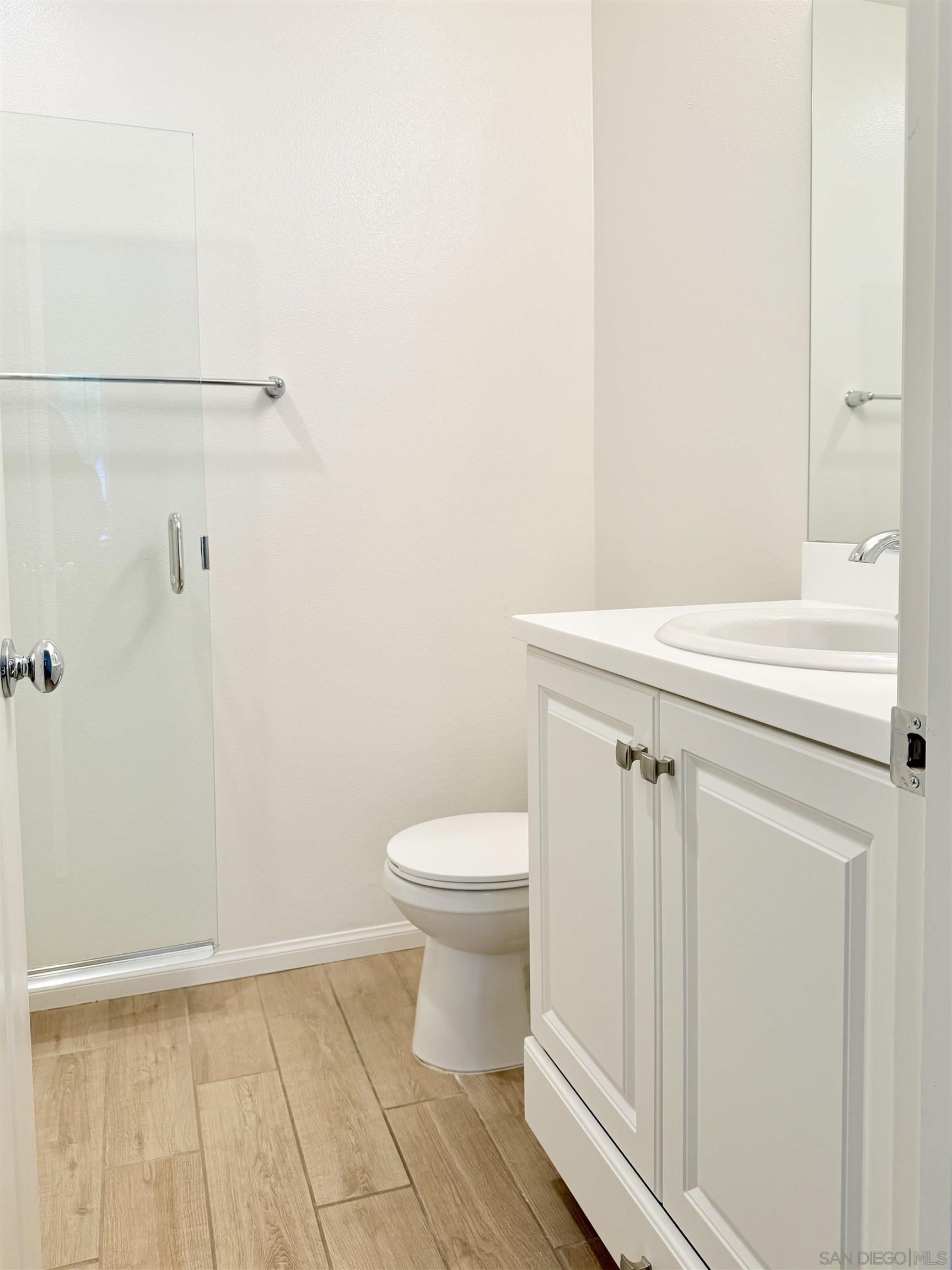 Detail Gallery Image 4 of 36 For 2451  Verano Way, Vista,  CA 92081 - 4 Beds | 3/1 Baths